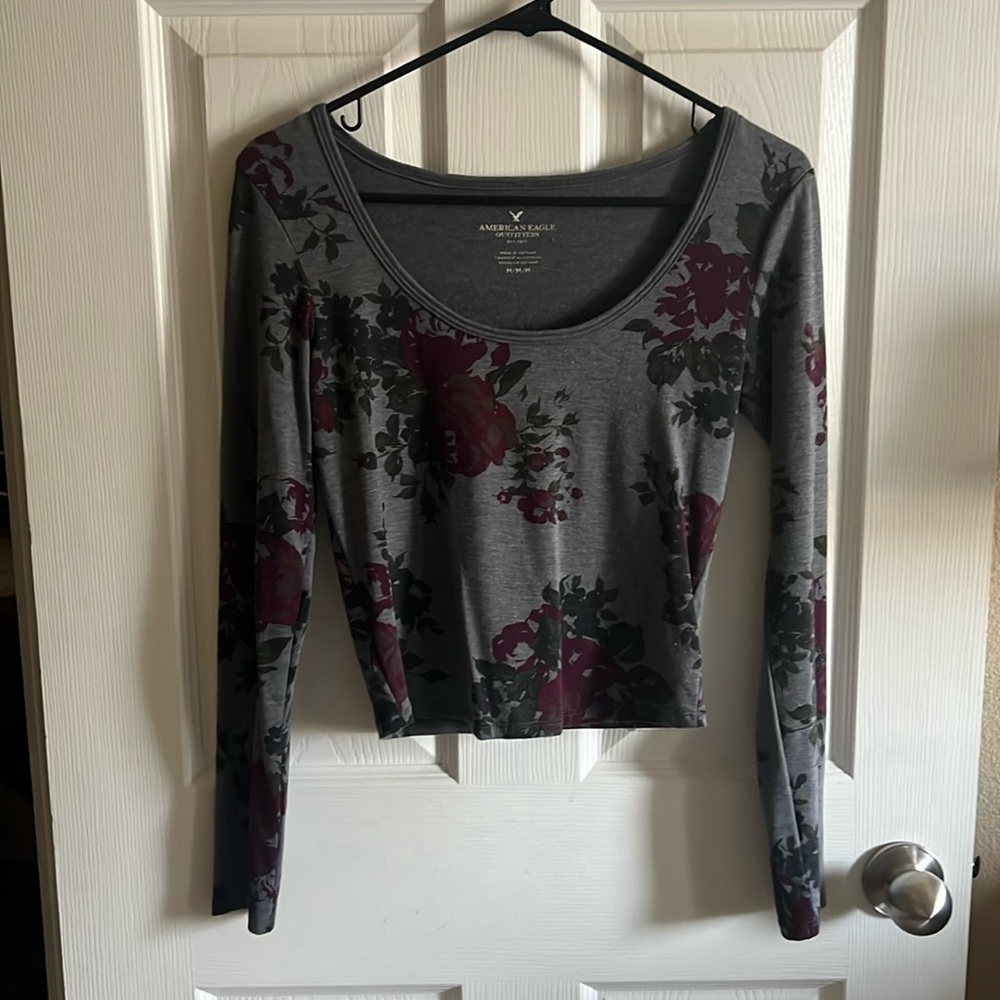 American Eagle Floral Long Sleeve Crop Top